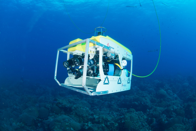 rov 浮力フォームと 海洋構造用フォーム コアを備えた水中 ROV で水中性能を強化