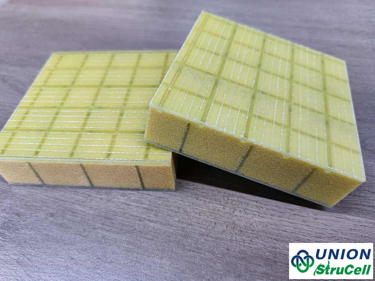 Fibre de verre rigide l&eacute;g&egrave;re panneau utilisant la technologie de noyau en mousse structurelle, id&eacute;ale pour la construction industrie marine et les panneaux sandwich industriels.