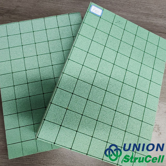 Ranurado estructural n&uacute;cleo de espuma de PVC P250 con canales cortados con precisi&oacute;n