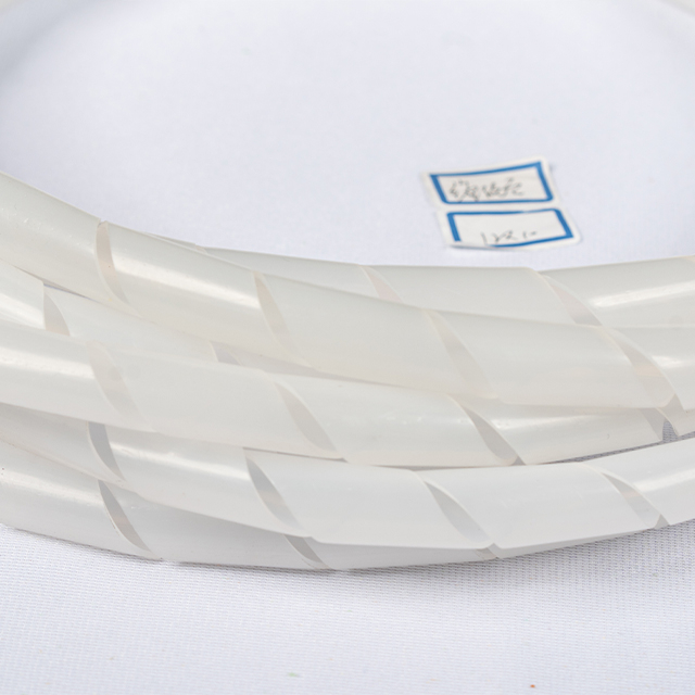 樹脂とスパイラルチューブ