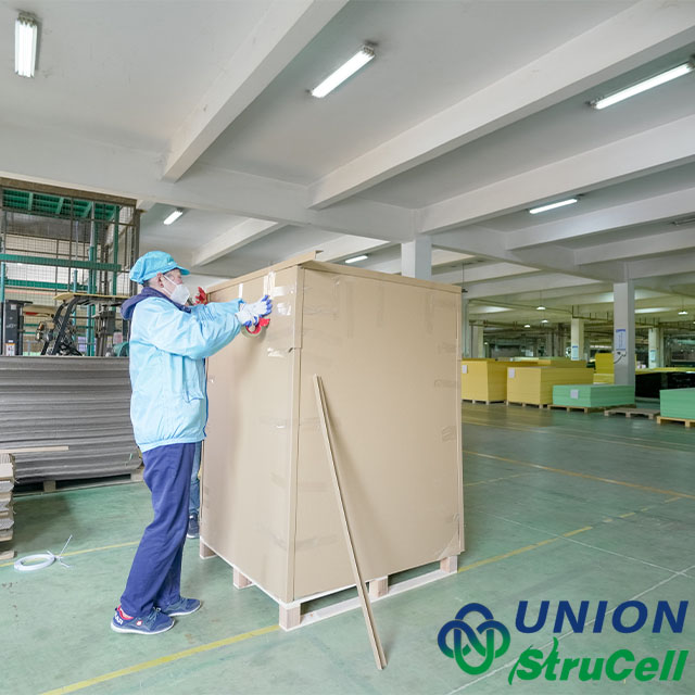 DNV GL-zertifizierte P200-Schaumstoffplatte, installiert in den W&auml;nden der Yachtkabine