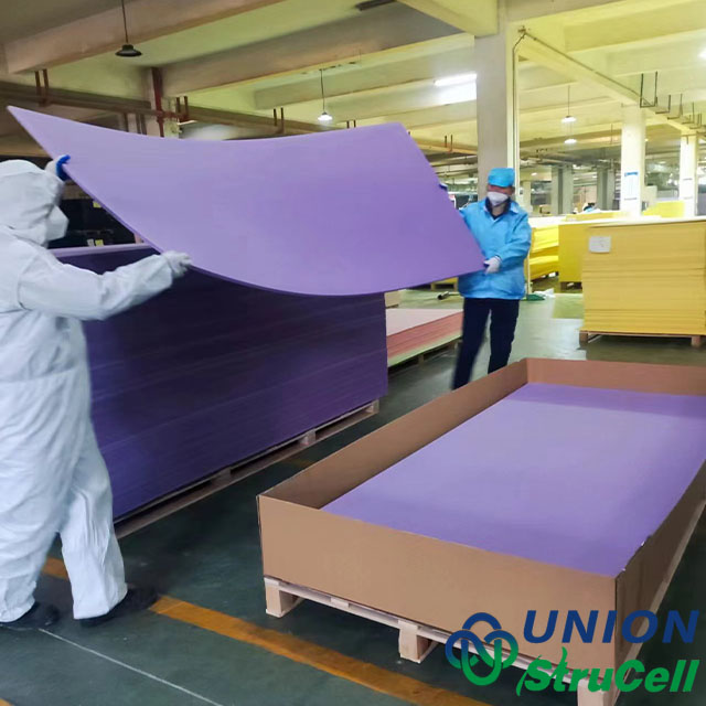 العزل الحراري اللب الأساسي من رغوة PVC P45 في تطبيق لوحة الشاحنات المبردة